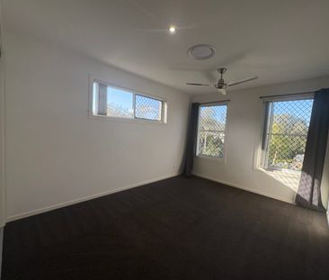 Fabulous Spacious Duplex - Photo 3