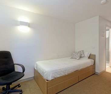 Hawthorn, Melbourne | 2 Bedroom Apartment - Photo 1