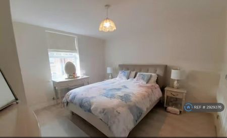 4 bedroom detached house to rent - Photo 4