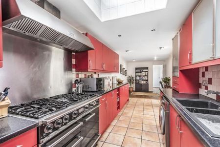 Sanway Close, Byfleet, Surrey, KT14 - Photo 4