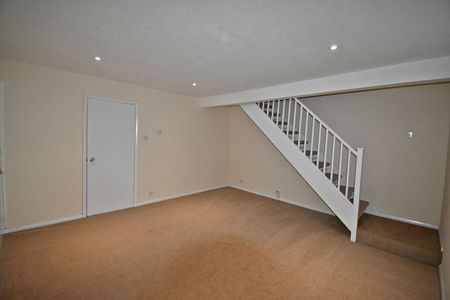 Thumwood, Basingstoke - Photo 5