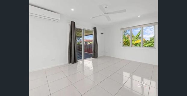 FAMILY HOME IN CONVENIENT STRATHPINE LOCATION - Photo 1