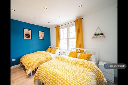2 bedroom semi-detached house to rent - Photo 3