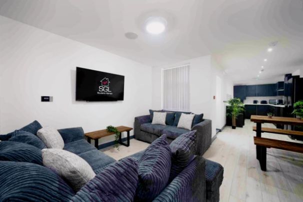 7 Beds 2 Baths - Photo 1
