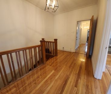Logement rénové de 2 chambres à coucher plus bureau, semi-meublé. - Photo 2