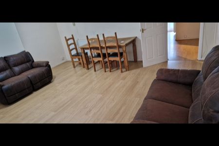 3 Bed Semi-Detached House, William Bristow Road, CV3 - Photo 4