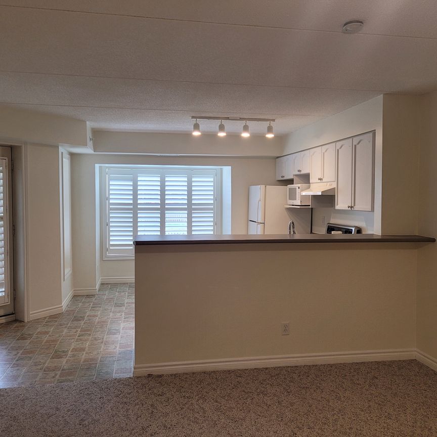 Elegant & Spacious 3-Bedroom Residence in Prestigious Glen Abbey - Photo 1