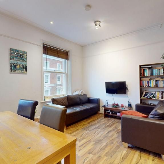 4 bedroom flat to rent - Photo 1