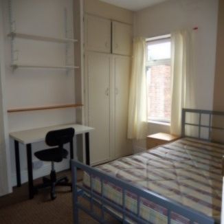 4 Bed Terrace house Walgrave Street - Photo 1