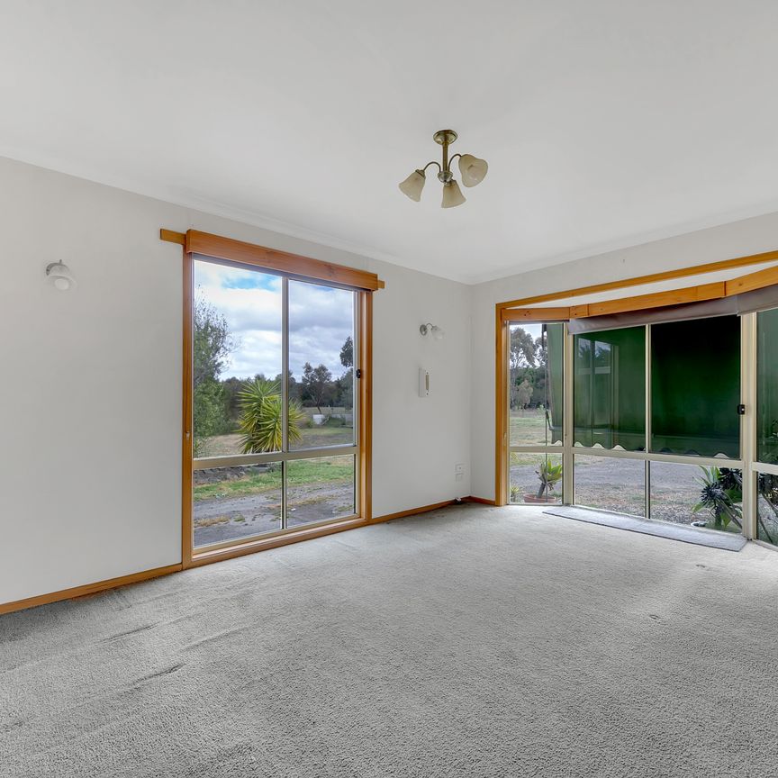 Embrace the Ideal Countryside Living in Bannockburn with Two Homes to Accommodate Larger Families! - Photo 1