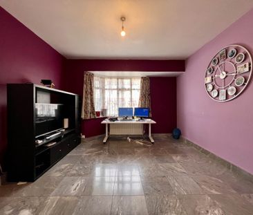 Guide Price £2,400 pcm - Available Now - Unfurnished - Photo 1