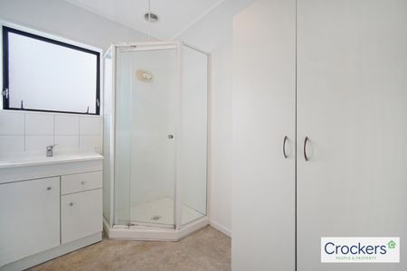 Spacious 3-Bedroom Home - Gated large backyard - Photo 4