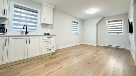 Delta Coach House – Brand New, Private Entry, Great Location. - Photo 5