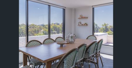 Stylish living + Walking distance from train. All Inclusive bills Fully Furnished - Photo 5