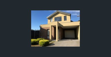 3 BEDROOM TOWNHOUSE IN GREAT POSITION - Photo 4