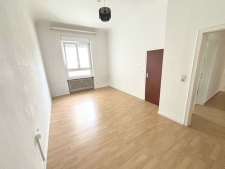 Trier: Stilvolle 100 m² Altbauwohnung mit hohen Decken und Holzdielen in zentraler Lage - Photo 3