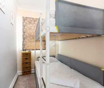 4 bedroom end of terrace house to rent - Photo 4