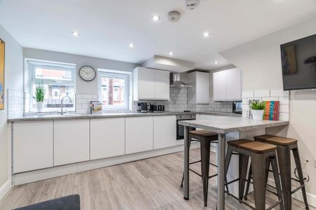 6 bedroom house to rent - Photo 2