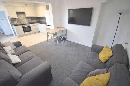 Elm Road, Reading, RG6 - Photo 2