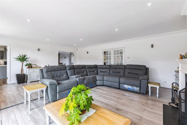 6 bedroom detached house to rent - Photo 1