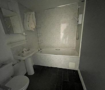 4 bedroom flat to rent - Photo 5