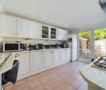 3 bedroom terraced house to rent - Photo 5