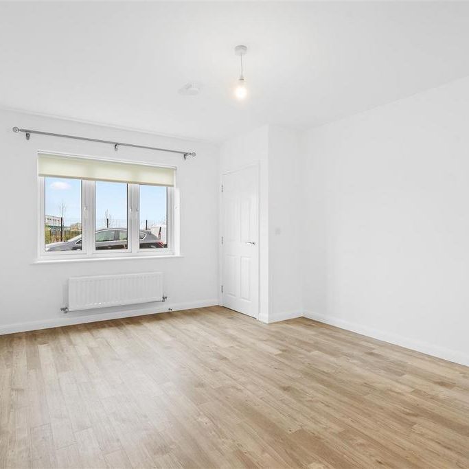 4 bedroom terraced house to rent - Photo 1