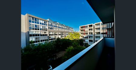 Luxurious 3 bedrooms Living in Camperdown's Heart - Photo 2
