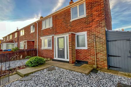 2 bed house to rent in Grotto Gardens, South Shields, NE34 - Photo 2