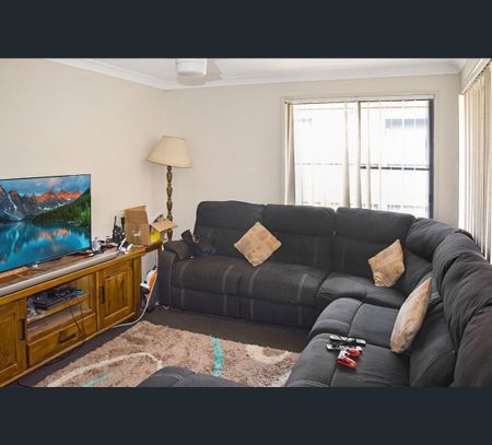 6 Caulfield Close, Little Mountain, Qld 4551 - Photo 3