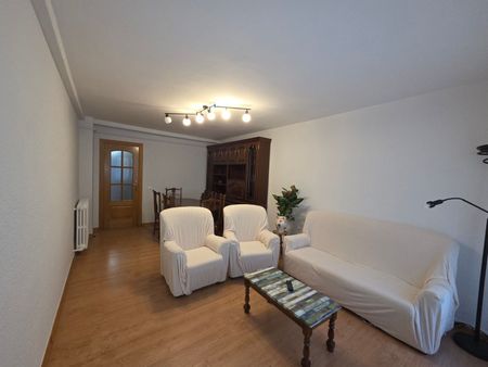 Alquiler de piso en Calle Pendón de Baeza, 4 - Photo 3