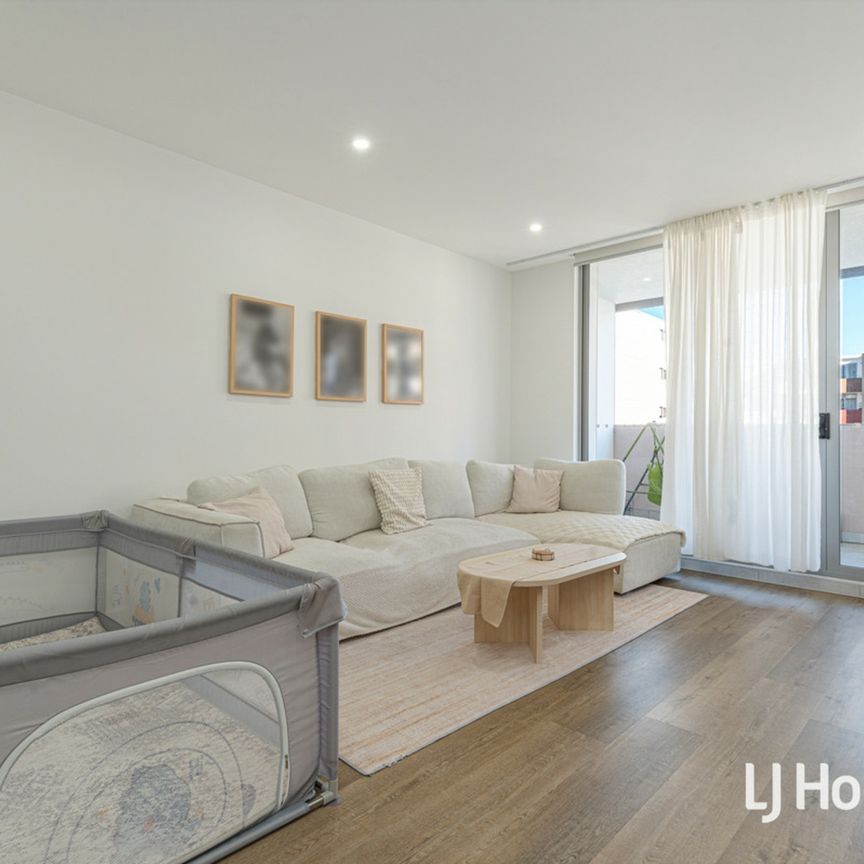 Beautiful 2 Bedroom Apartment - Great Location! - Photo 1