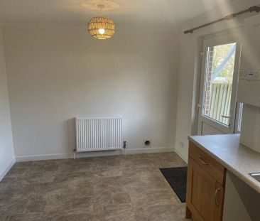 2 bedroom semi-detached house to rent - Photo 3