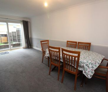 3 bedroom end of terrace house to rent - Photo 4