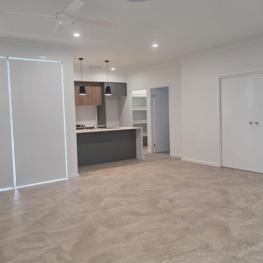 Brand New 4-Bedroom Home in Family-Friendly Estate – Crangan Bay - Photo 1