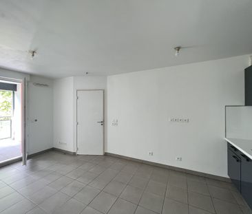 Location Appartement 2 pièces 37m² MARSEILLE 2ème - Photo 2