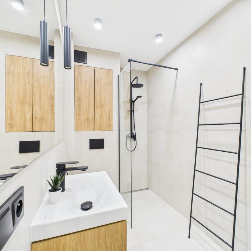 Po remoncie, z widokiem na zieleń - Os. Strusia - Photo 1