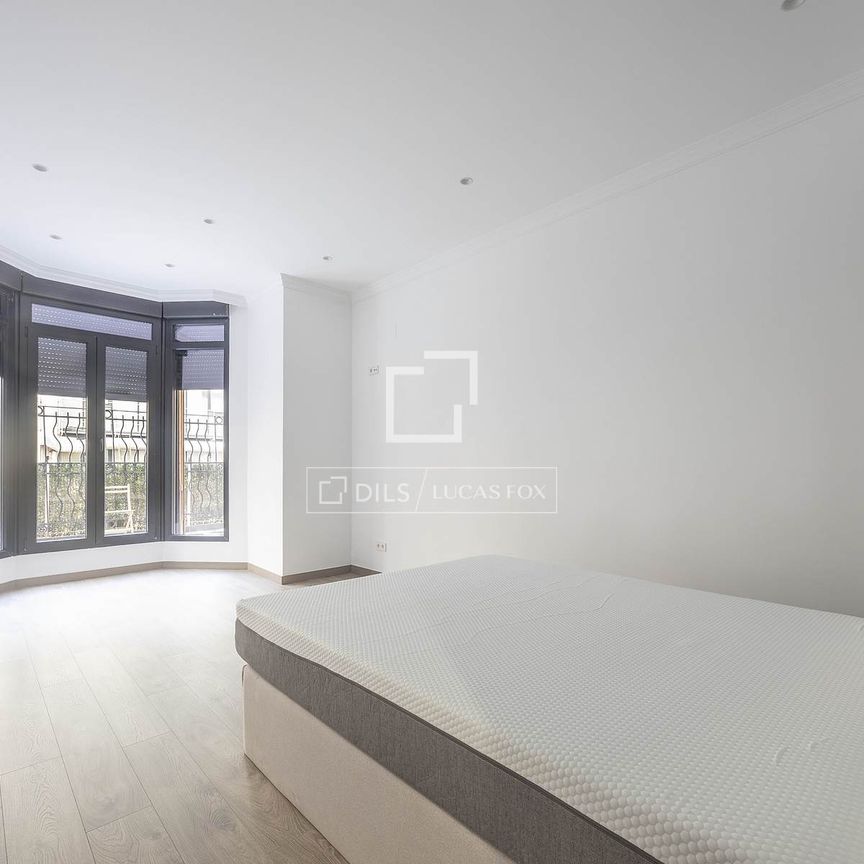 Excellent 4-bedroom apartment with 6 m² terrace for rent in Sant Francesc, Valencia - Photo 1