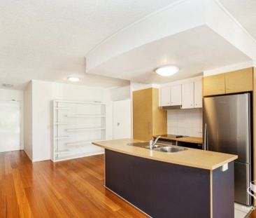 Modern Apartment with Oversized Balcony & Versatile Study/Second Be... - Photo 6