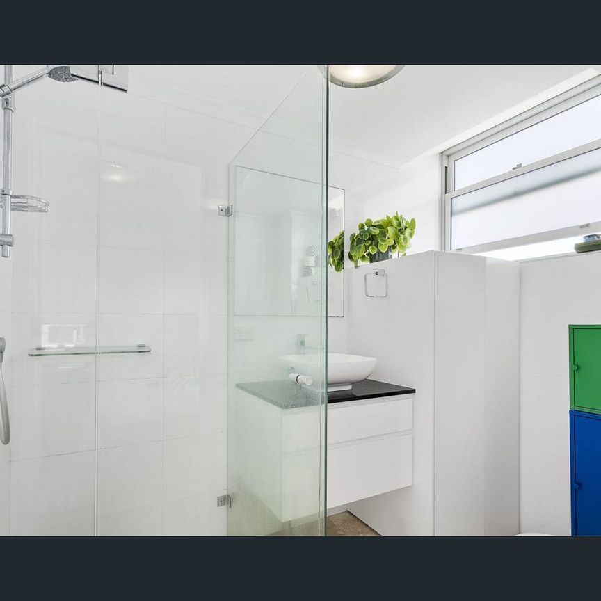 Modern beachside 1 Bedroom apartment directly opposite Coogee beach & Coogee Pavilion - Photo 1