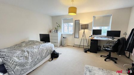 4 bedroom semi-detached house to rent - Photo 3