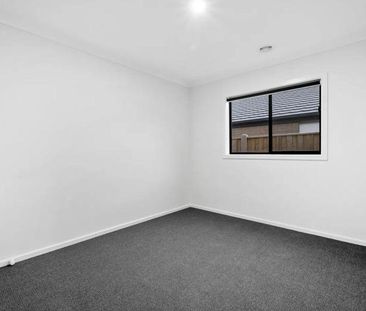 Home with Comfort and Convenience - Photo 4