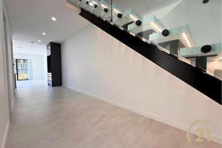 Brand New Five Bedroom&comma; Duplex&excl; - Photo 2