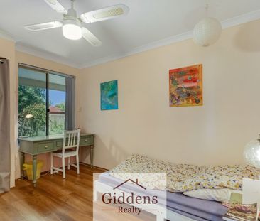 Charming 3 Bed 1 Bathroom Home! - Photo 5