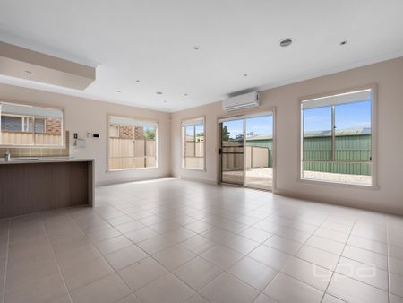 THREE BEDROOM HOUSE - Photo 4