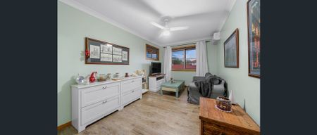 Stunning Brick Family Home - Photo 4