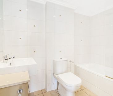 Modern Two-Bedroom Unit in the Heart of Wollongong - Photo 5