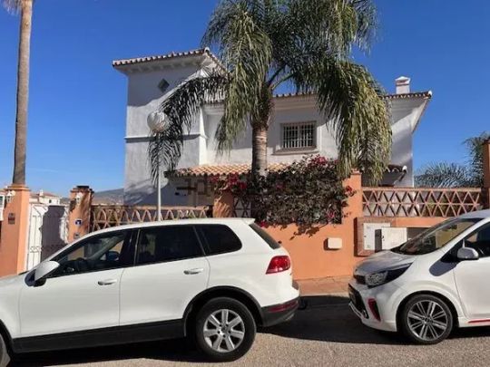 Alquiler de casa o chalet independiente en Urbanización Cerrado del Aguila - Photo 1