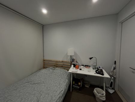 Rosebery | Modern 2-Bedroom Apartment in Prime Location - Photo 5