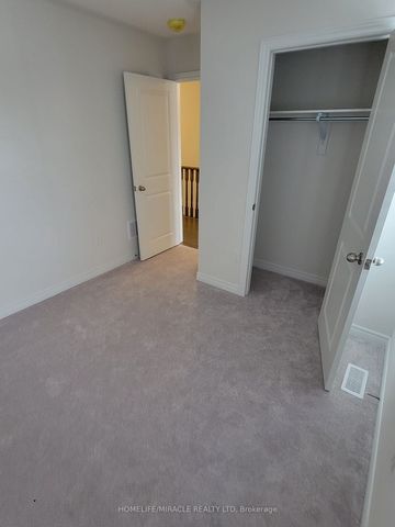 Townhouse For Lease | X8030976 - Photo 3